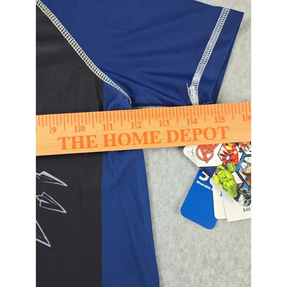 Avengers Bathing Suit Boys 2 pc Swim Set Size Small Rash Guard Top‎ Trunks NWT